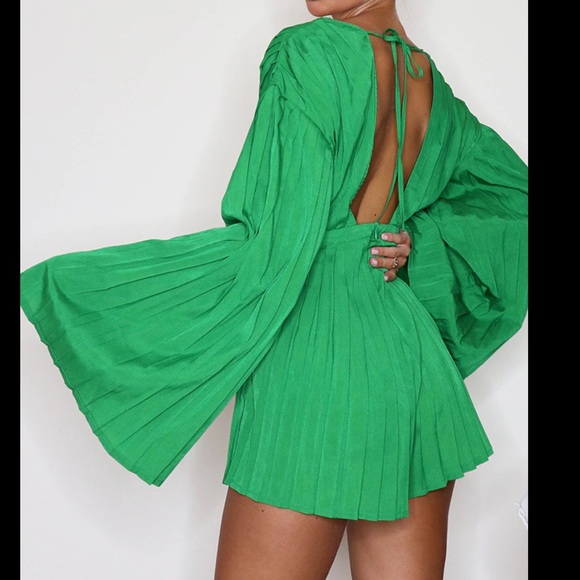 PRETTYLITTLETHING BELL SLEEVE ROMPER, GREAT CONDITION! Size 0! - Picture 1 of 5